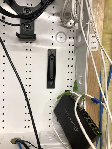 Giá đỡ TP-Link TL-SG108E cho Trung tâm Truyền thông Leviton - Image 2