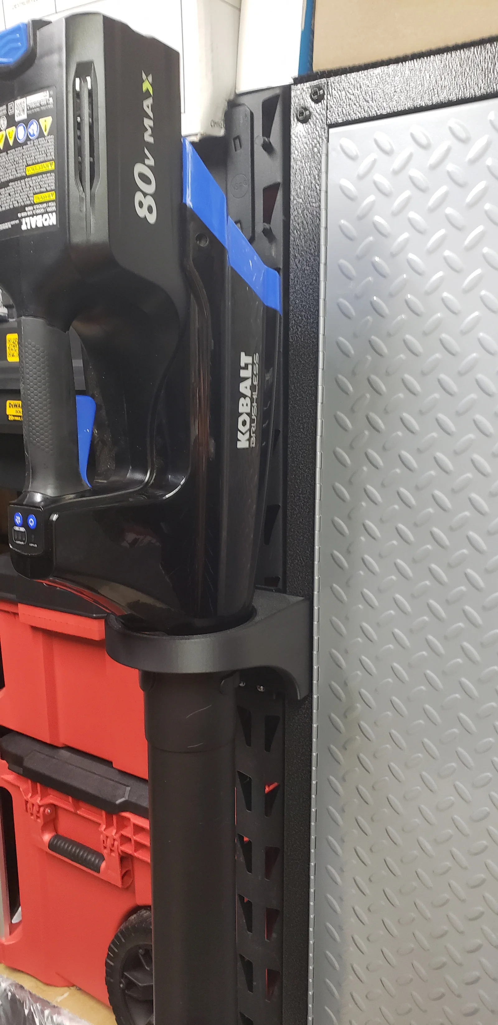 Giá Đỡ Máy Thổi Lá Milwaukee M18 Remix Dùng Được Với Kobalt 1
