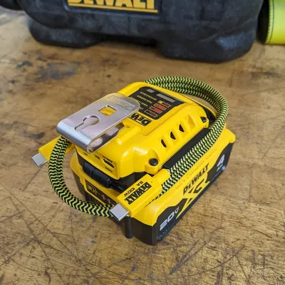 Khuôn Dây Sạc Dewalt DCB094K