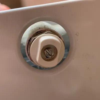 Klíč odvzdušňovacího ventilu radiátoru