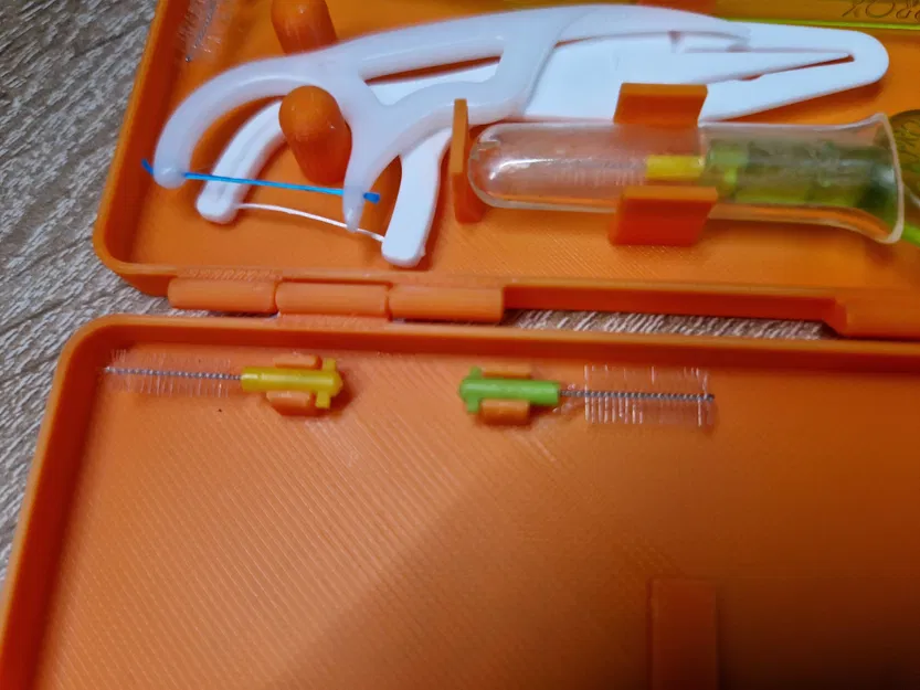 Hộp đựng bàn chải kẽ CURAPROX - Image 3