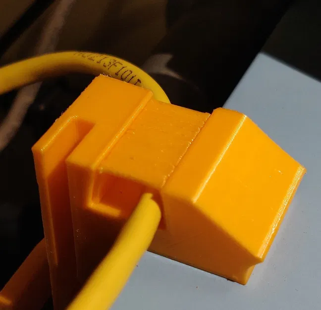 Nắp Khóa Cáp Trên Cho Kẹp Bàn Giữ Cáp Và Móc - Image 1