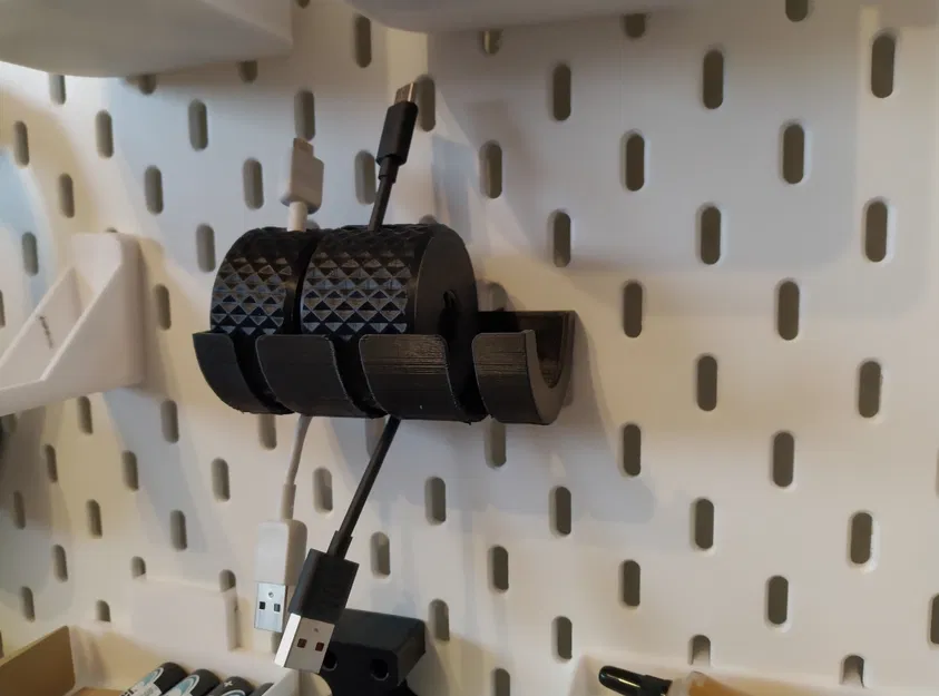 Kệ giữ cuộn cáp USB (Ikea Skadis) - Image 1