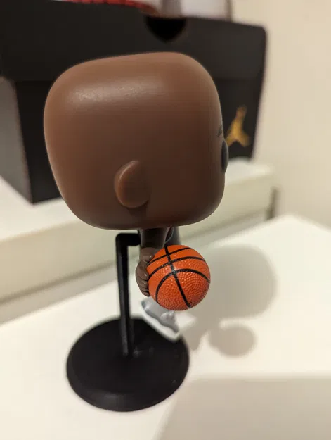 Chân Đế Funko Pop Michael Jordan - Image 1