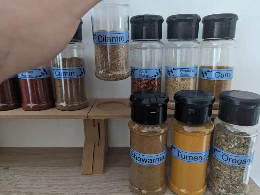 Kệ Gia Vị Có Lỗ Đựng Chai - Image 1