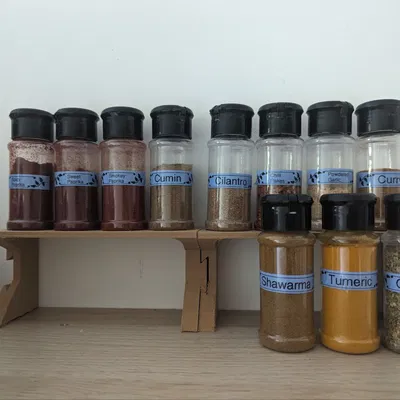 Kệ Gia Vị Có Lỗ Đựng Chai