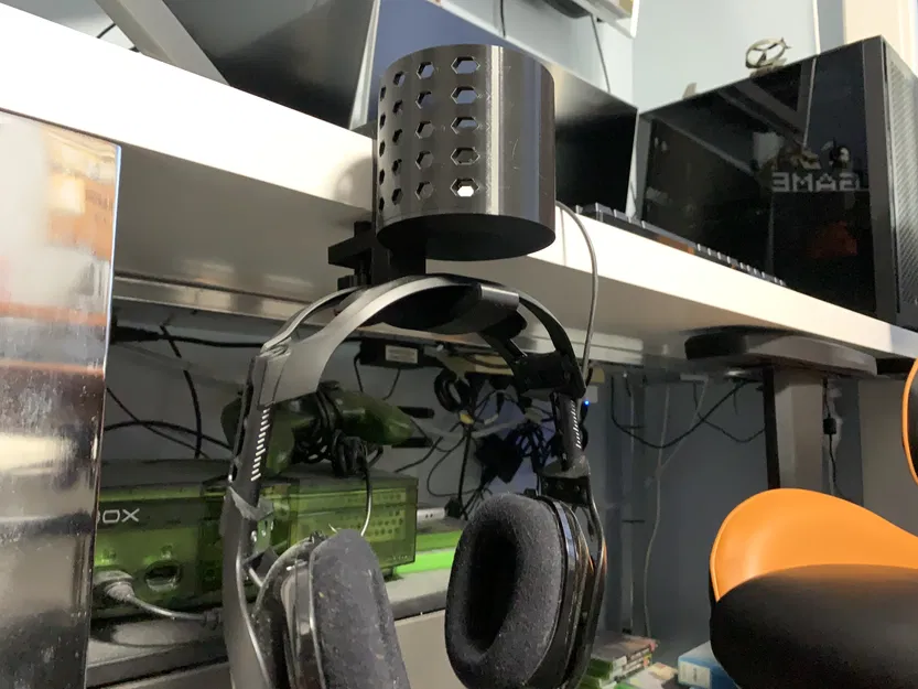 Giá Đỡ Chai Nước và Tai Nghe Cạnh Bàn 2b - Image 1