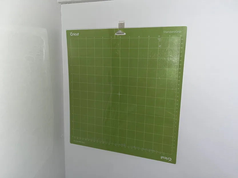 Móc Treo Tấm Grip Mat Cricut Lên Tường - Image 1