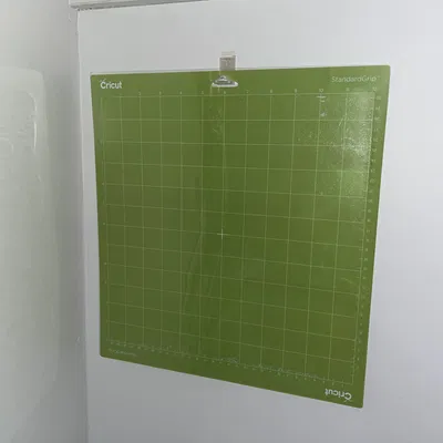 Móc Treo Tấm Grip Mat Cricut Lên Tường