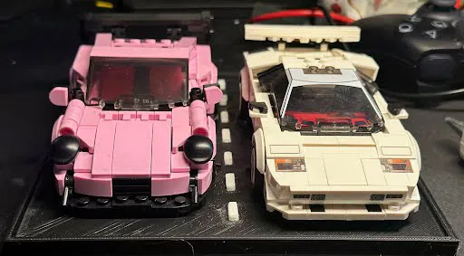 Giá đỡ trưng bày xe Lego - Image 1