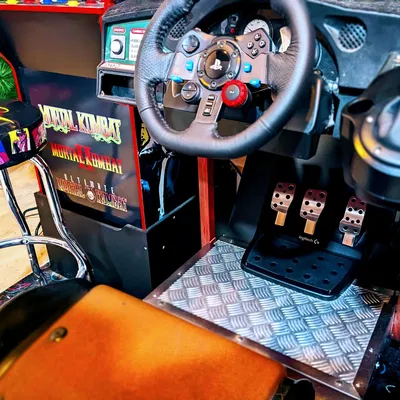 Chỗ Gác Chân Tủ Arcade Đua Xe SEGA