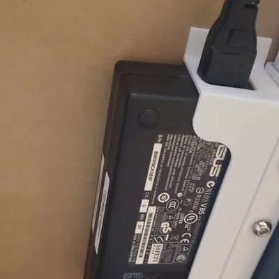 Đế giữ adapter sạc laptop dưới gầm bàn