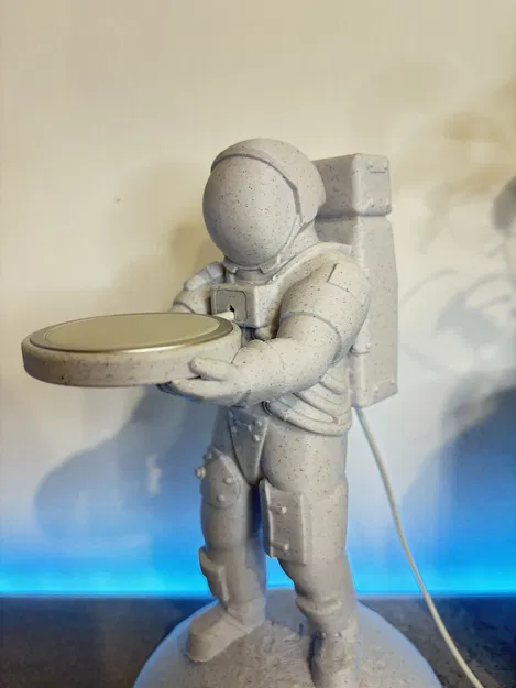 Chân đế sạc Magsafe hình phi hành gia - Image 2