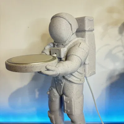 Chân đế sạc Magsafe hình phi hành gia