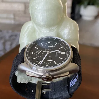 Chân Đựng Đồng Hồ Phi Hành Gia