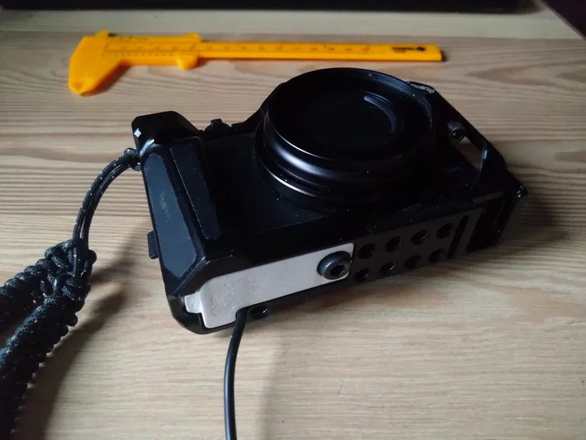 Nút Bịt Cửa Pin Máy Ảnh Sony ZV-1 (Dùng với Lồng SmallRig) - Image 1