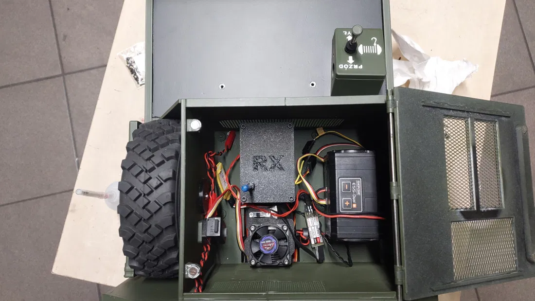 Cabin xe tải MAN tỉ lệ 1/10 - Image 11