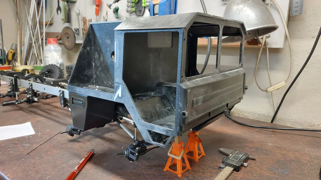 Cabin xe tải MAN tỉ lệ 1/10 - Image 13