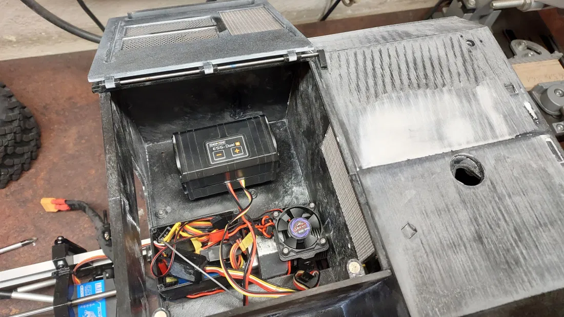 Cabin xe tải MAN tỉ lệ 1/10 - Image 17