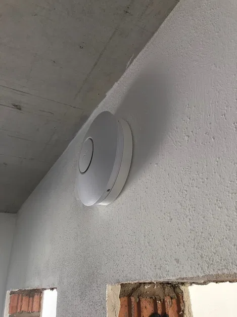 Giá đỡ ổ cắm mạng Unifi AP RJ45 - Image 1