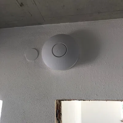 Giá đỡ ổ cắm mạng Unifi AP RJ45