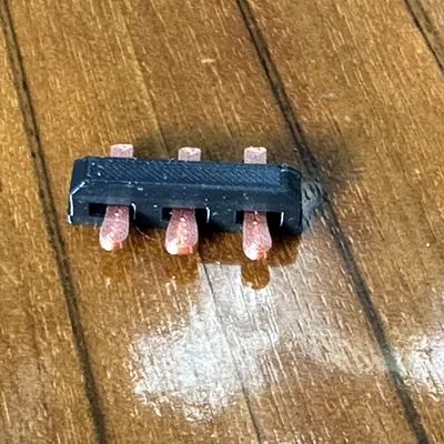 Đế bàn đạp cho đàn Grand piano có bộ phận chuyển động đã được sửa đổi