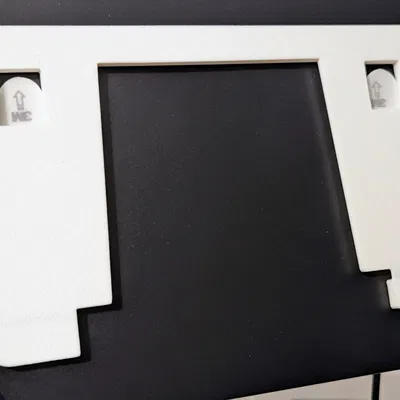 Giá Treo Tường Tấm Bảng Máy Tính (Tương Thích Miếng Dán Command Cỡ Trung)