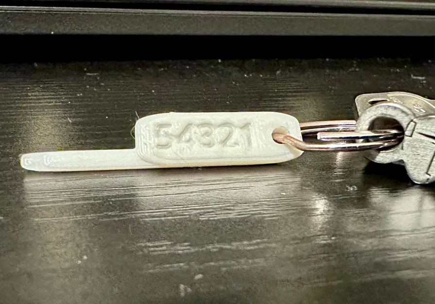 Cái Kẹp Điện Thoại (Vệ Sinh Cổng Sạc) - Image 1