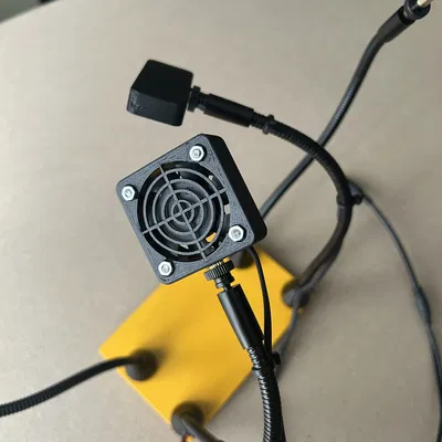 Kính lúp Kotto có quạt tản nhiệt hỗ trợ làm mạch