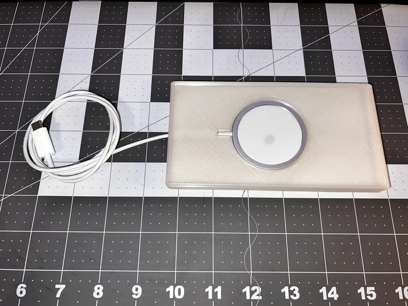 Đế Sạc MagSafe Cho iPhone 13 Pro - Image 1