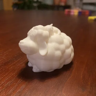 Một con cừu và một con mèo