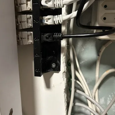 Giá treo tường Keystone 8 lỗ cắm