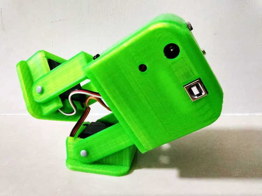 Robot hai chân Tito - Image 2