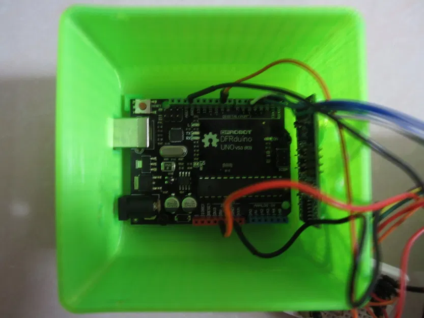 Robot hai chân Tito - Image 4