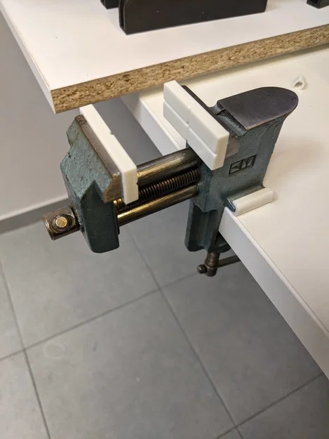 Miếng đệm nhựa cho mini vise cũ của Liên Xô - Image 1