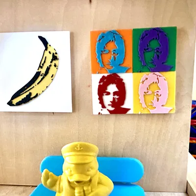 Tranh ảnh cho nhà búp bê Warhol / John Lennon