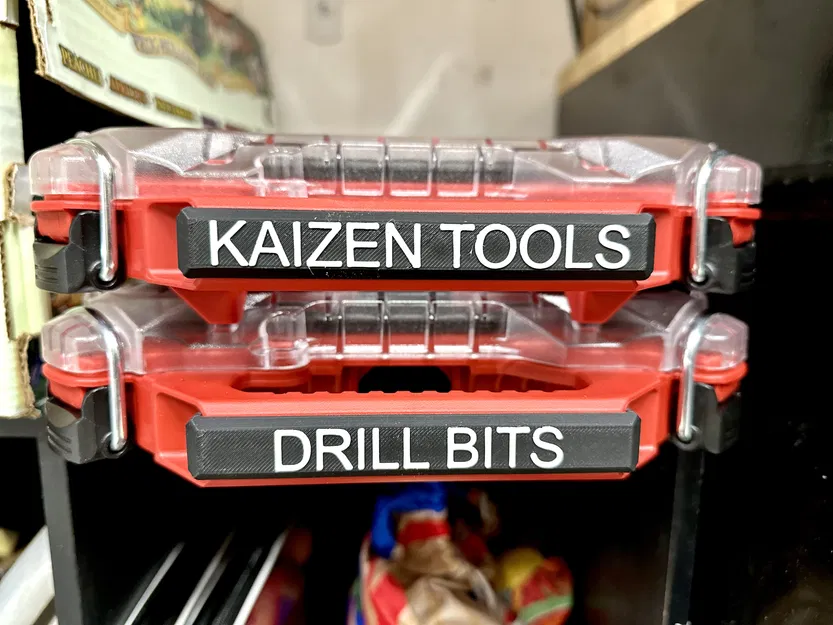 Nhãn Gắn Tay Cầm Hộp Milwaukee Packout Dạng Dẹp - Image 1