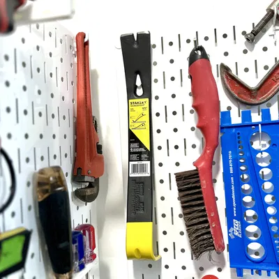 Giá treo cây cạy cho pegboard / Wall Control