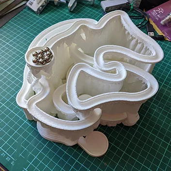 Máng bi chạy chậm dùng với cấu trúc hỗ trợ dạng cây tự động