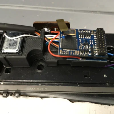 Đế Gắn Decoder & Hộp Loa Cho Marklin E151