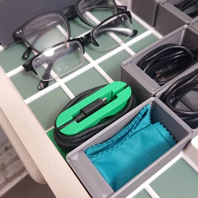 Tổ Chức Dây Cáp Gridfinity