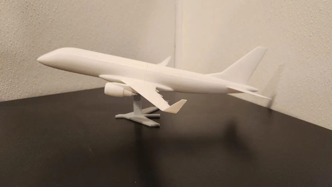 Mô Hình Embraer E175 Tỉ Lệ 1:100 - Image 1