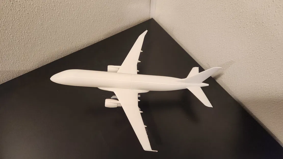 Mô Hình Embraer E175 Tỉ Lệ 1:100 - Image 2