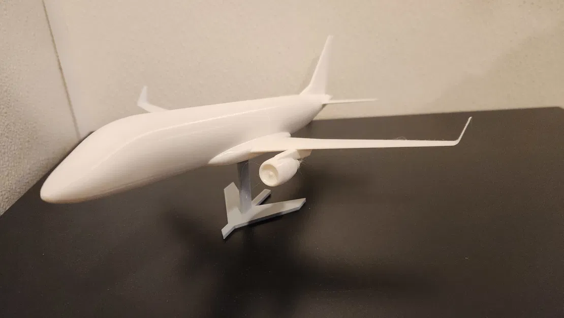 Mô Hình Embraer E175 Tỉ Lệ 1:100 - Image 3