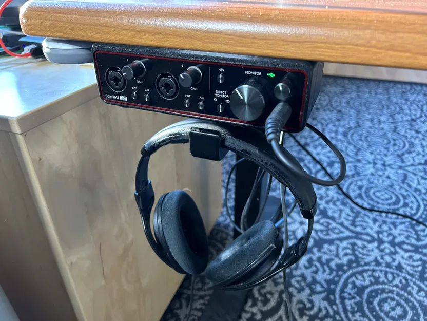 Móc treo tai nghe kiêm đế gắn Scarlett 2i2 dưới bàn - Image 1