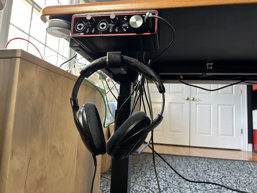 Móc treo tai nghe kiêm đế gắn Scarlett 2i2 dưới bàn - Image 2