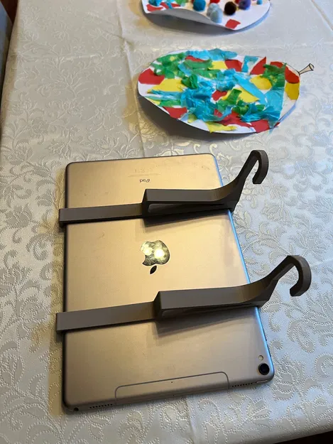 Giá Đỡ iPad Pro 10,5" Gắn Ghế Sau Ô Tô - Image 1