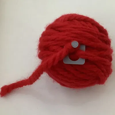 Dụng Cụ Giữ Đuôi Len