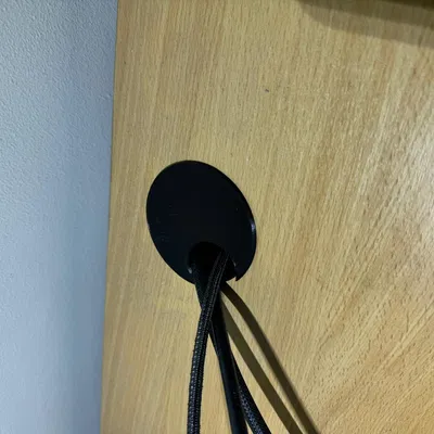 Dụng cụ sắp xếp dây cáp cho bàn làm việc