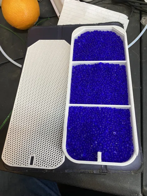 Cục hút ẩm cho hộp khô Rubbermaid - Image 1